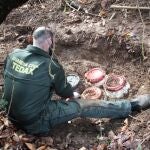 Zulo de ETA en Irún con siete bidones con material explosivo