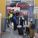 Las autoridades de Marruecos reabrieron en mayo la frontera del Tarajal que separa Ceuta de Marruecos para permitir el regreso de marroquíes que estaban viviendo en la ciudad autónoma desde que se decretó el cierre fronterizo. Lo mismo ocurrió en Melilla EFE/ Reduan Dris