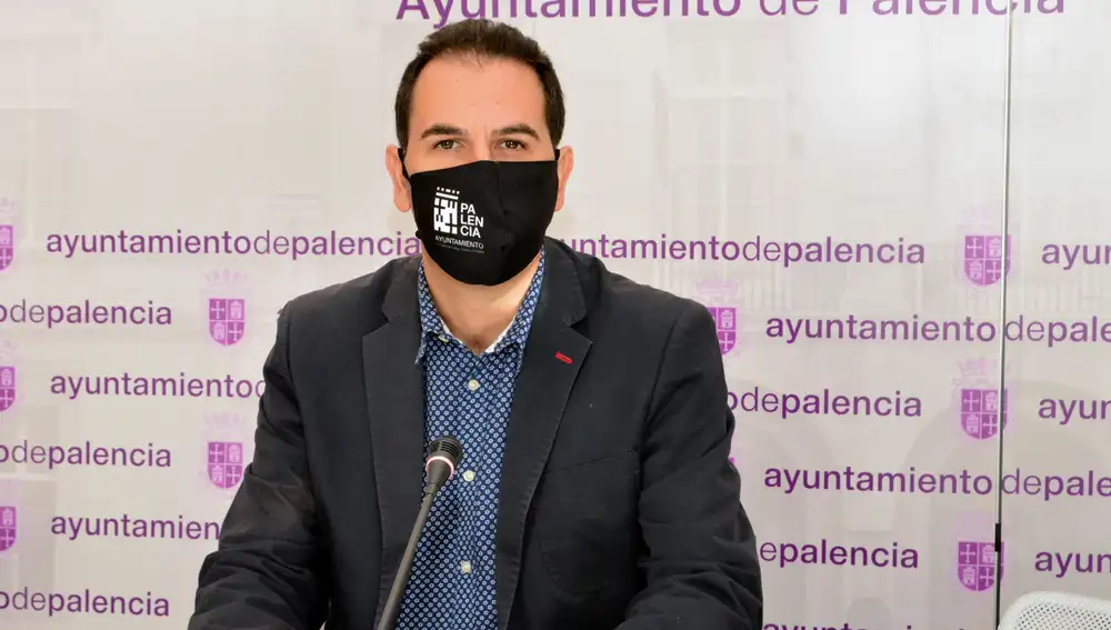 GRAF5587. PALENCIA, 05/10/2020.- El alcalde de Palencia, Mario Simón, informa del confinamiento perimetral de la ciudad de Palencia a partir de mañana para bajar la incidencia de la Covid19. EFE/ A. Alvarez