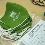 Reparto de mascarillas en Manzanares El Real, en Madrid