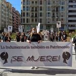 Manifestación en València La indumentaria también es Patrimonio, se muere.