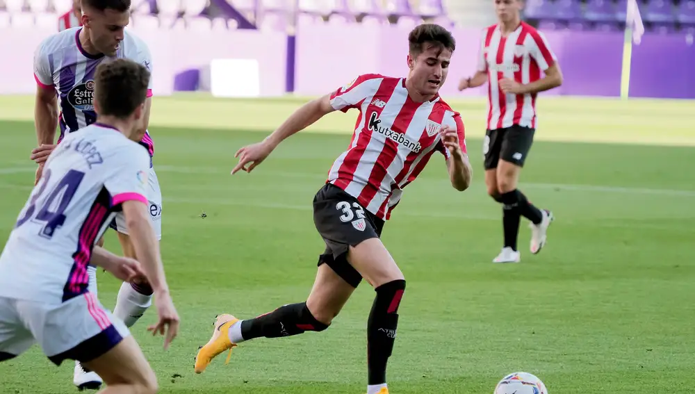 Jon Morcillo con el Athletic frente al Real Valladolid.