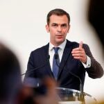 Olivier Véran se encuentra aislado en su domicilio y trabajando desde ahí