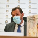 El alcalde, Óscar Puente, preside el acto de presentación del libro "Herejes luteranas en Valladolid” junto al rector de la Universidad de Valladolid, Antonio Largo