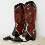 Botas tacón cowboy combinado.