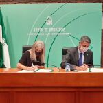 La consejera de Cultura y Patrimonio Histórico, Patricia del Pozo, y el alcalde de Badalona, Xavier García Albiol, hoy en la firma del protocolo