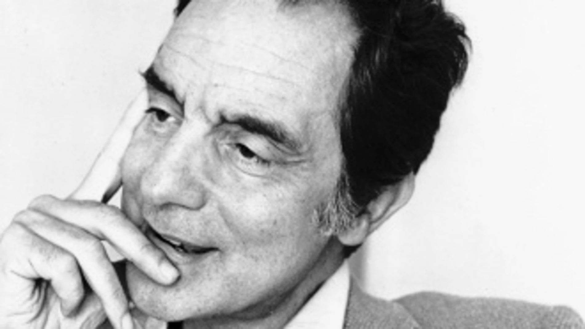 El escritor Ítalo Calvino, que nació en Cuba y vivió en Turín