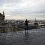 Rafa Nadal, con el trofeo de Roland Garros en París