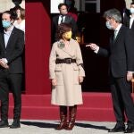 El exvicepresidente segundo del Gobierno Pablo Iglesias (i) y la vicepresidenta, Carmen Calvo (c), junto al presidente del Consejo General del Poder Judicial, Carlos Lesmes, durante el acto organizado con motivo del Día de la Fiesta Nacional
