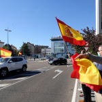 Centenares de personas participan en Valladolid en una manifestación con motivo del Día de la Fiesta Nacional