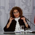 La ministra de Hacienda y ministra Portavoz María Jesús Montero, durante la rueda de prensa posterior al Consejo de Minsitros celebrada en el palacio de La Moncloa.- EFE/JUAN CARLOS HIDALGO