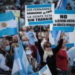 Miles de personas marcharon contra el Gobierno de Alberto Fernández frente al Obeslico de la ciudad de Buenos Aires (Argentina)