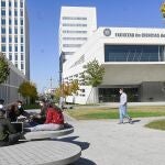 Fachada de la facultad de Ciencias de la Salud de Granada. EFE/Miguel Ángel Molina