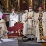 El nuncio del Papa en España, monseñor Bernardito Auza, preside la celebración de la memoria litúrgica de Santa Teresa de Jesús, patrona de la ciudad de Ávila.