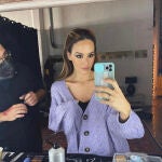 Rocío Osorno y el cárdigan oversize lila de H&M que está arrasando.
