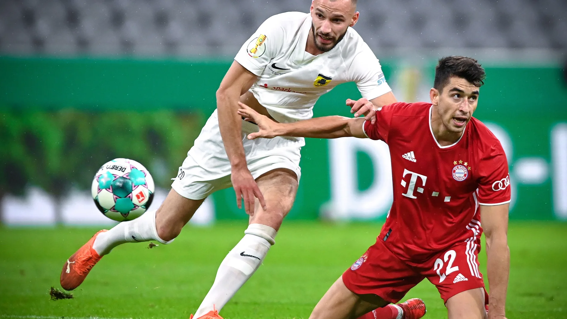 Marc Roca con el Bayern de Múnich.