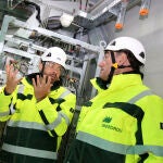 El presidente de Iberdrola, Ignacio Galán, en el complejo eólico marino Wikinger