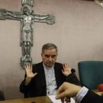 Imagen de archivo del cardenal Angelo Becciu, durante una conferencia de prensa