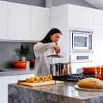 ¿Cuáles son las consecuencias de cenar tarde? ¿Es malo cenar tarde?