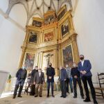 El presidente de la Diputación de Valladolid, Conrado Íscar, junto al alcalde de Mota del Marqués, Gerardo Hernández, ha presidido la recepción del retablo mayor de la Iglesia de San Martín