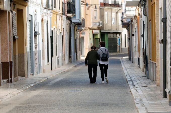 Entrar en la vida de las personas mayores es una forma de romper su soledad
