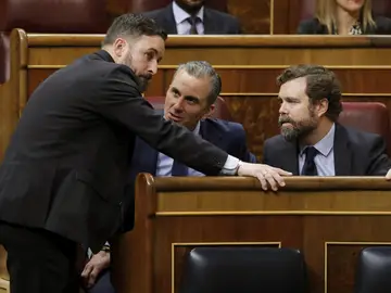 Los diputados de Vox Santiago Abascal, Javier Ortega Smith e Iván Espinosa de los Monteros durante el pleno del Congreso de los Diputados en el que se comienza a tramitar la regulación de la eutanasia, este martes en Madrid. Los diputados de Vox Santiago Abascal, Javier Ortega Smith e Iván Espinosa de los Monteros durante el pleno del Congreso de los Diputados en el que se comienza a tramitar la regulación de la eutanasia, este martes en Madrid.