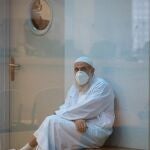 El acusado egipcio Hesham F. M. S. asiste a la primera sesión de su juicio en la Audiencia Nacional por haber creado supuestamente una organización asentada en Alicante para difundir en mezquitas el yihadismo y que serviría de refugio, lugar de tránsito y base de operaciones para retornados de Siria e Irak. EFE/Fernando Villar POOL