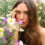 La influencer Grace Villarreal nos descubre la colección de maquillaje de ojos de Clarins en su cuenta de Instagram.