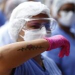 Una trabajadora del sector sanitario durante la celebración del cierre del hospital de campaña levantada en el Estadio Nacional en Brasilia, Brasil, con motivo de la crisis del nuevo coronavirus.Servicio Ilustrado (Automático)19/10/2020 ONLY FOR USE IN SPAIN