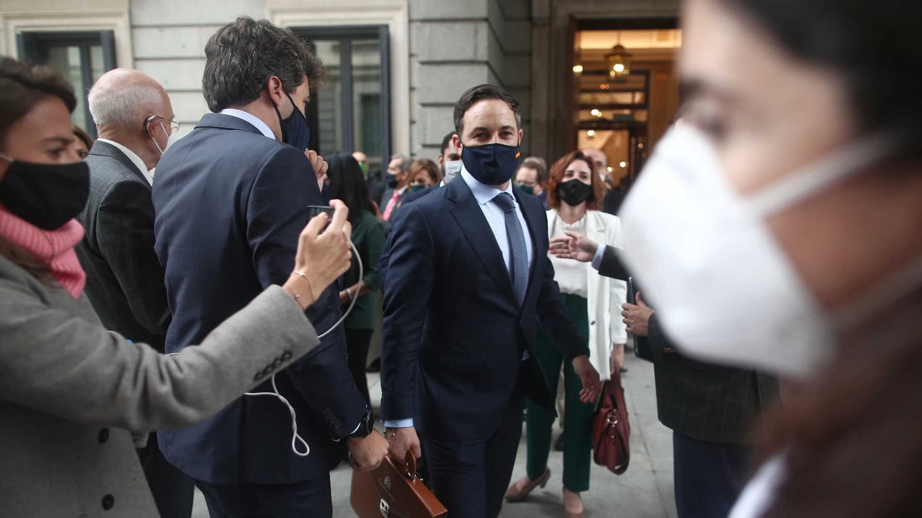 El presidente de Vox, Santiago Abascal, abandona el Pleno tras la finalización del debate de la moción de censura planteada por Vox