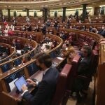 Aplausos de todos los miembros del hemiciclo, a excepción de Vox, a la diputada de En Comú, Aina Vidal, durante la segunda sesión del pleno en el que se debate la moción de censura planteada por Vox, en el Congreso de los Diputados, Madrid (España), a 22 de octubre de 2020. Se trata de la quinta moción de censura que se debate desde la recuperación de la democracia en 1978, una iniciativa con la que Vox busca sustituir a Pedro Sánchez en la Presidencia del Gobierno, pero que nace abocada al fracaso. De hecho, es la que menos apoyos suscita de todas las que se han debatido hasta ahora.22 OCTUBRE 2020;MOCION;VOX;PEDRO SANCHEZ;ABASCAL;PSOEEUROPA PRESS/E. Parra. POOL / Europa Press22/10/2020