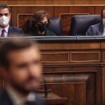 El presidente del Gobierno, Pedro Sánchez; la vicepresidenta primera, Carmen Calvo; y el vicepresidente segundo del Gobierno, Pablo Iglesias, durante la intervención del presidente del PP, Pablo Casado, en la moción de censura