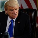 Brendan Gleeson interpretando a Donald Trump en "La ley de Comey"
