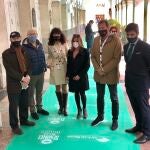 Autoridades encabezadas por el alcalde Óscar Puente y la concejala Ana Redondo retiran sus acreditaciones para Seminci e inauguran la alfombra verde del festival