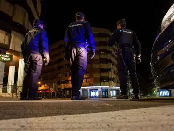 La Policía Nacional vigila las calles de Aranda de Duero (Burgos) La Policía Nacional vigila las calles de Aranda de Duero (Burgos)