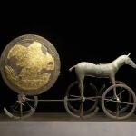 La idea del Sol tirado por un carro es recurrente en el mundo indoeuropeo y denota la existencia de la circulación de creencias e historias compartidas