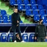 Diego Martínez con el Granada frente al Getafe.
