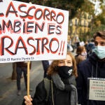 25/10/2020. © Jesús G. Feria.Manifestación por la reapertura del Rastro de Madrid. Imágenes de las calles y tiendas que lo componen.