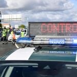 Imagen de archivo de agentes de la guardia civil vigilandp los cruces y carreteras que comunican Granada y su área metropolitana