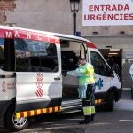 Imagen de archivo de una ambulancia en Valencia
