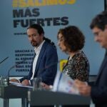 El ministro de Seguridad Social, José Luis Escrivá (d), ofrece una rueda de prensa junto a la ministra de Hacienda y portavoz del Gobierno, María Jesús Montero (c), y el vicepresidente segundo, Pablo Iglesias (i) tras la reunión del Consejo de Ministros
