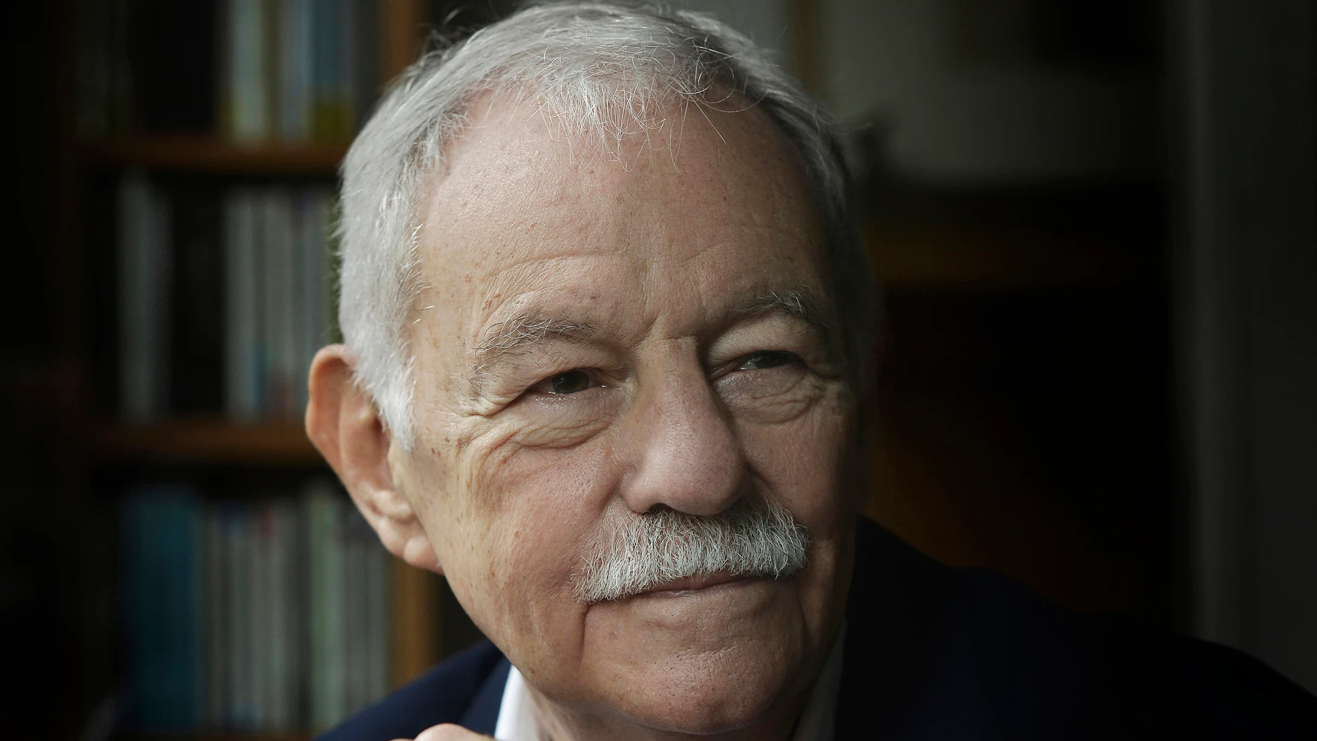 El escritor Eduardo Mendoza