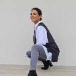 Paula Echevarría y el chaleco de punto que soluciona cualquier look por 20€.
