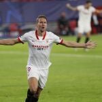 Luuk de Jong celebra su gol al Rennes en el Sánchez Pizjuán
