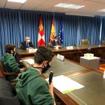 Uno de los alumnos del Colegio Santa Teresa de Jesús de Valladolid realiza una pregunta al ministro de Sanidad, Salvador Illa