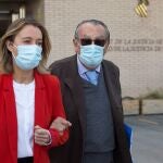 El expresidente de la Diputación y del PP de Castellón Carlos Fabra (en la imagen, acompañado por su hija Andrea,) declara ante el Juzgado de Instrucción número 4 de Castellón, en una imagen de archivo.