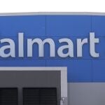 Walmart ya retiró armas y munición de sus tiendas tras la muerte de George Floyd en junio
