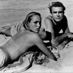 Ursula Andress y Seann Connery en «Dr. No», la primera cinta de la saga del agente 007