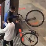 Saqueos en una tienda de Decathlon de Barcelona
