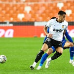 Maxi Gómez con el Valencia.